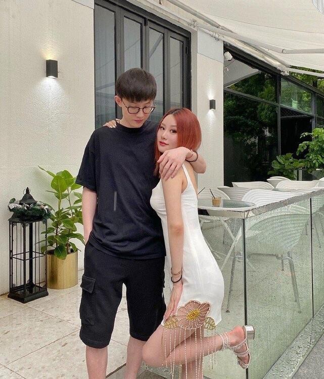 范志毅女儿身材对比,范志毅女儿晒新照穿露脐装