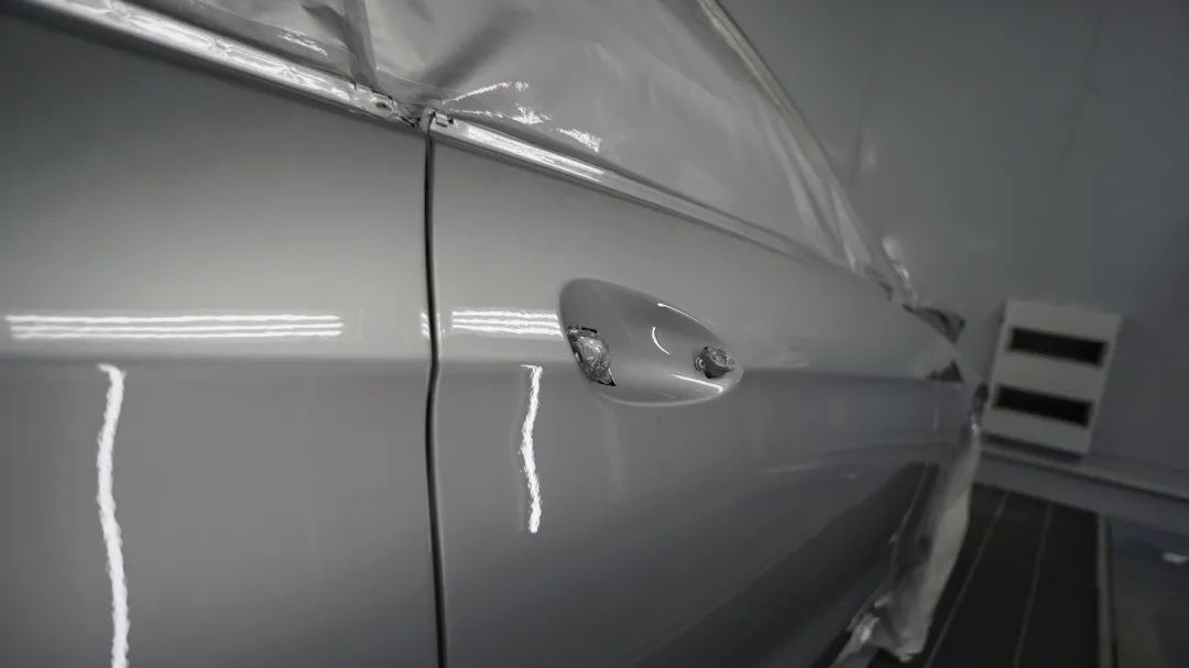 搞了辆“破烂不堪”的老款轿跑，进厂重造大翻新，满血复活变新车