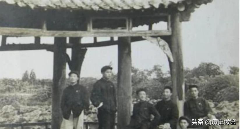 1956年毛主席视察徐州，见地委书记胡宏时突然问：四加南读什么？