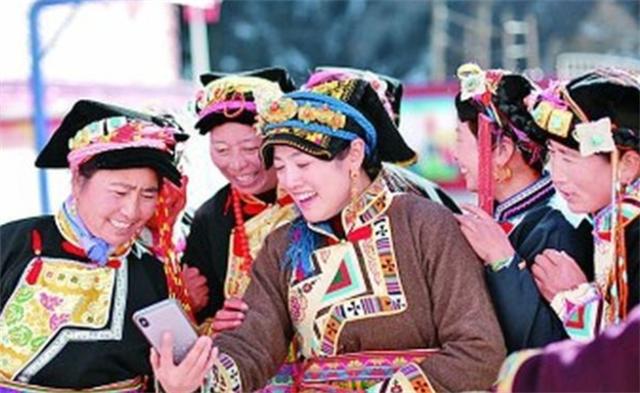 四川姑娘放弃高薪坚守大山,四川女孩嫁藏族小伙放弃百万年薪