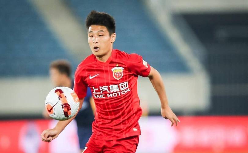 艾菲尔丁踢野球,艾菲尔丁今天上场了没有