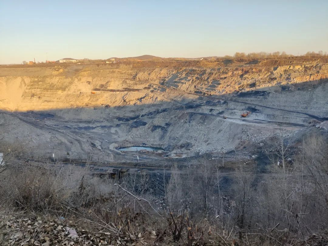 鹤岗乌托邦别墅地址,鹤岗乌托邦烤羊腿南山店