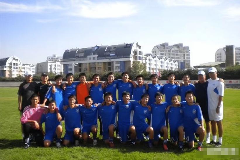 19年天津小伙踢场足球，换来个乌克兰美女硕士做老婆，如今咋样