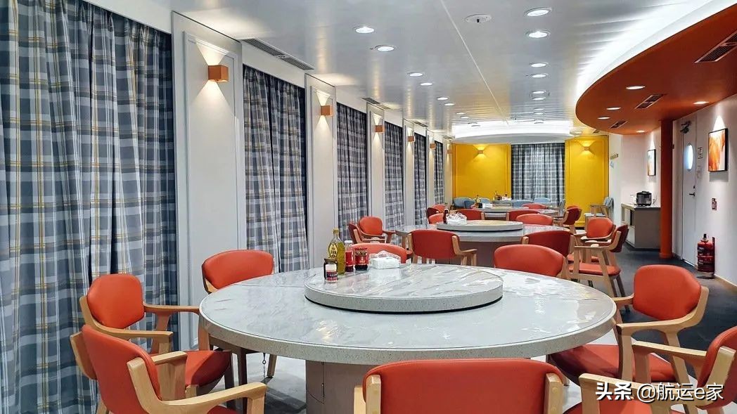 24000teu级超大型集装箱船排水量,2400teu集装箱船有多大