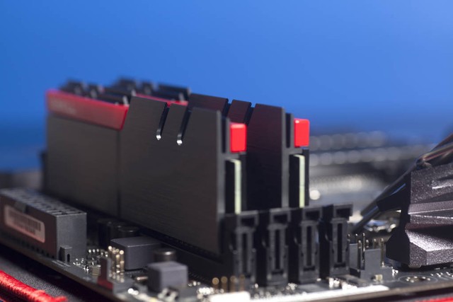 电脑内存条容量8g和16g的区别,电脑内存条到底要多大容量才合适