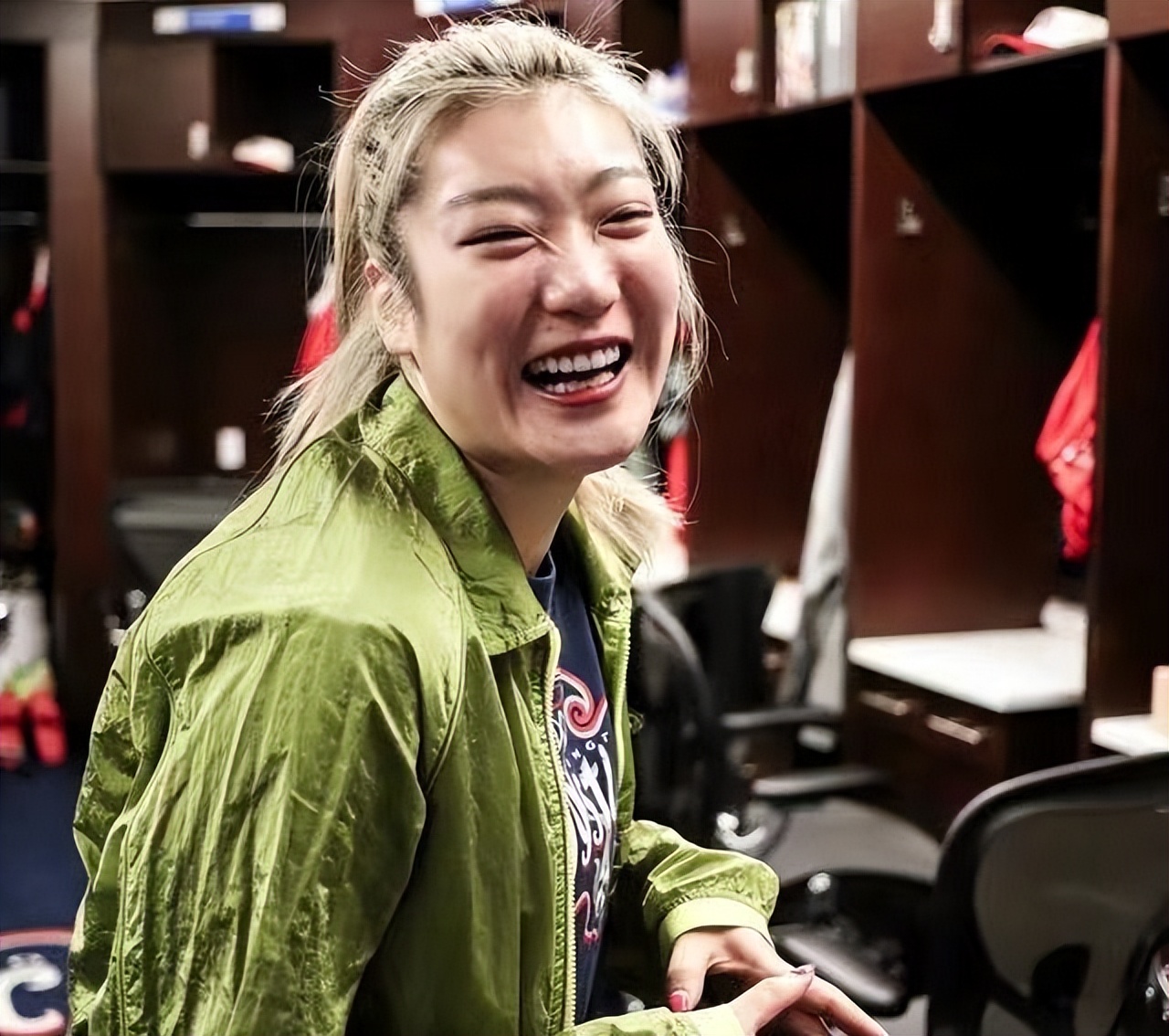 大快人心，李梦商业代言被队友顶替，50万收入拱手让人