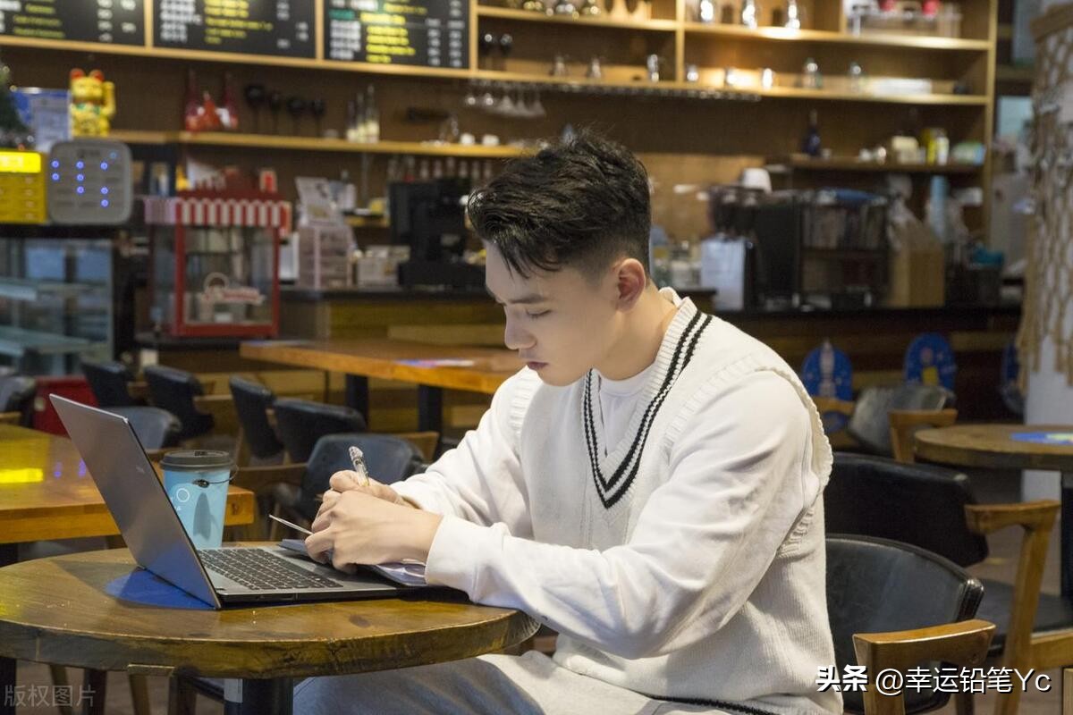 笔记本键鼠能直接连接显示器么,笔记本电脑可以插显示器使用吗