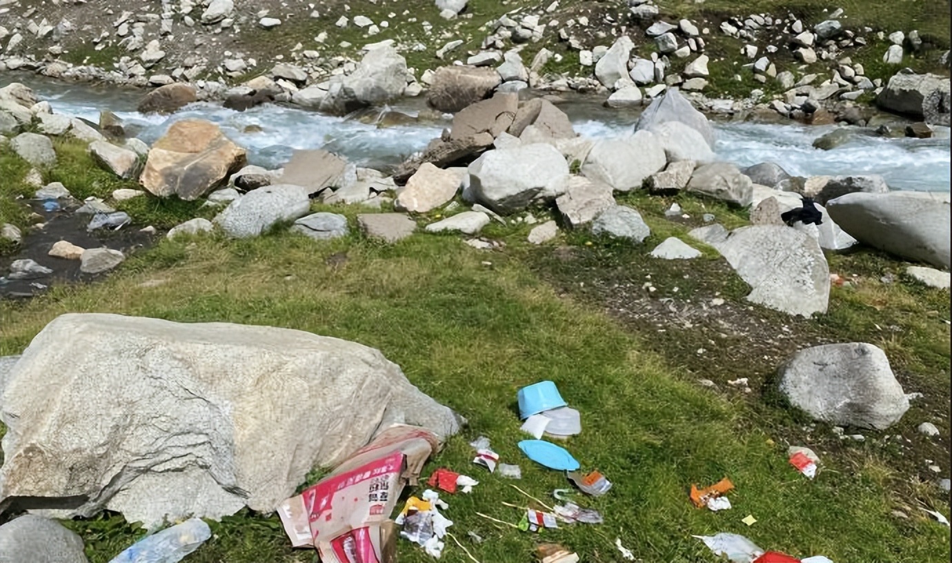 独库公路今天现状,国民素质差的例子