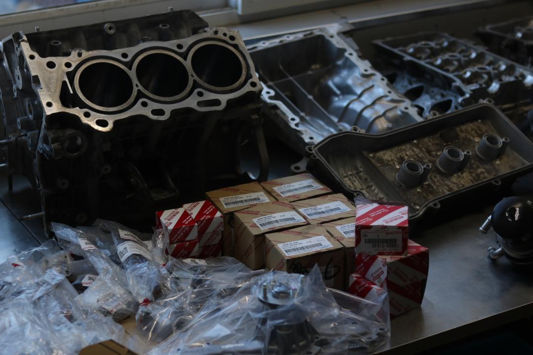 03年丰田霸道全车翻新多少钱,2004款丰田霸道拆车视频