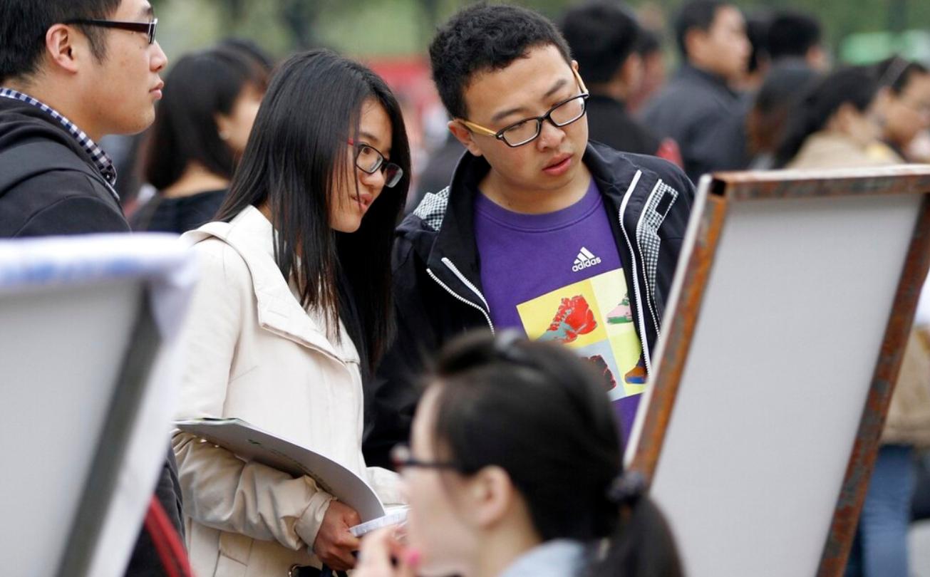 管好你们的学生！大学生在评论区要东西，洛阳理工神回复逗笑众人