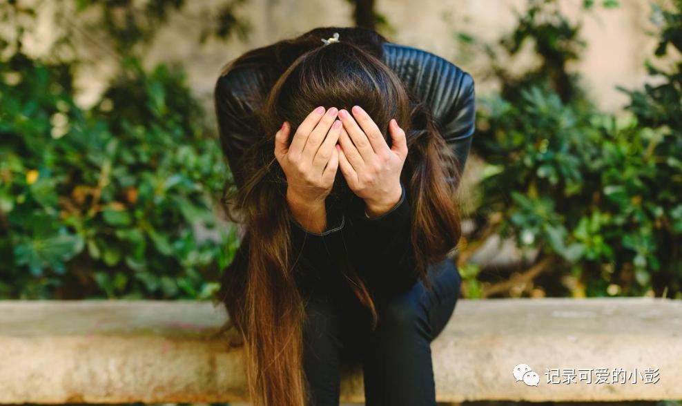 生完孩子第二天掉出一个肉球,生完孩子有肉球掉出来