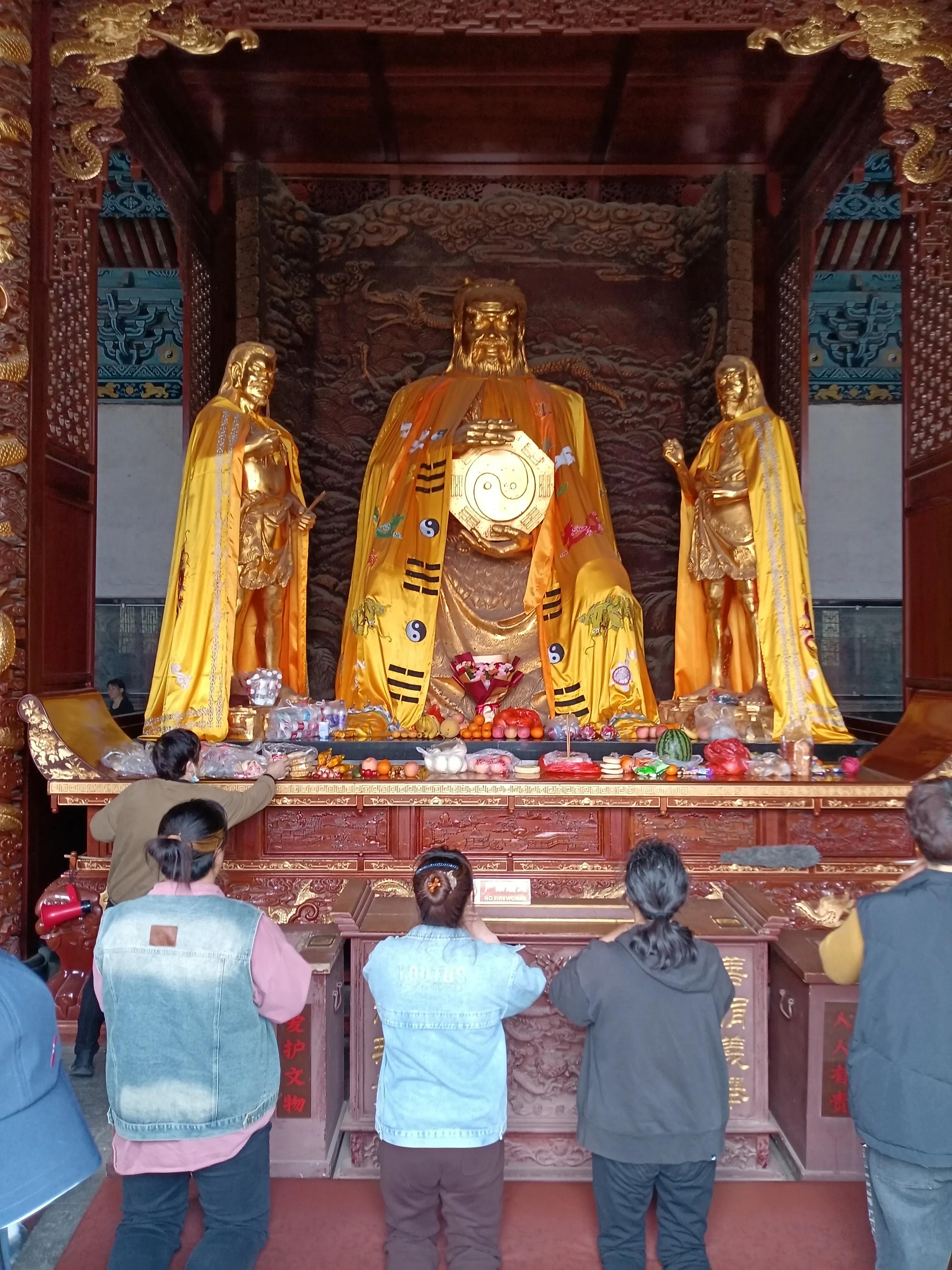 瞻仰胡氏受姓始祖公满陵墓及观光沿途景物