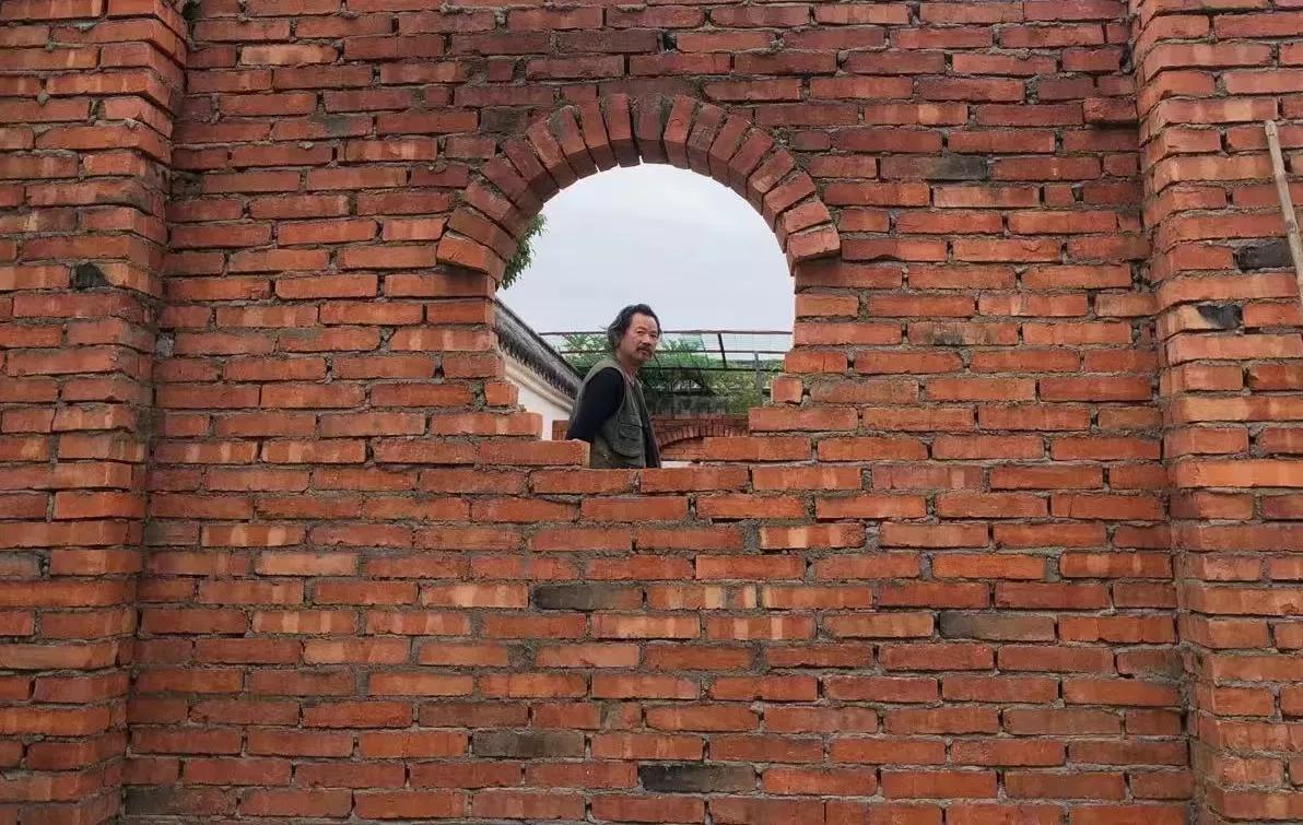 他不仅仅是古琴大师,他还是画家、篆刻家、书法家,二