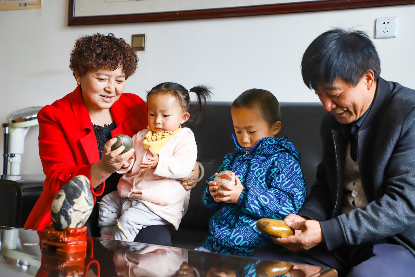 卜发荣和他的“奇石”情结