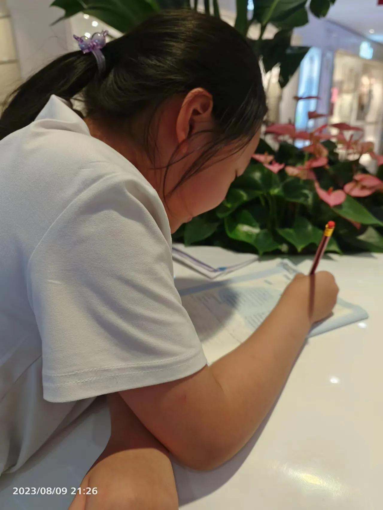 再说我外孙女用了三年的Ipad为啥被修改密码送给了弟弟？重男轻女