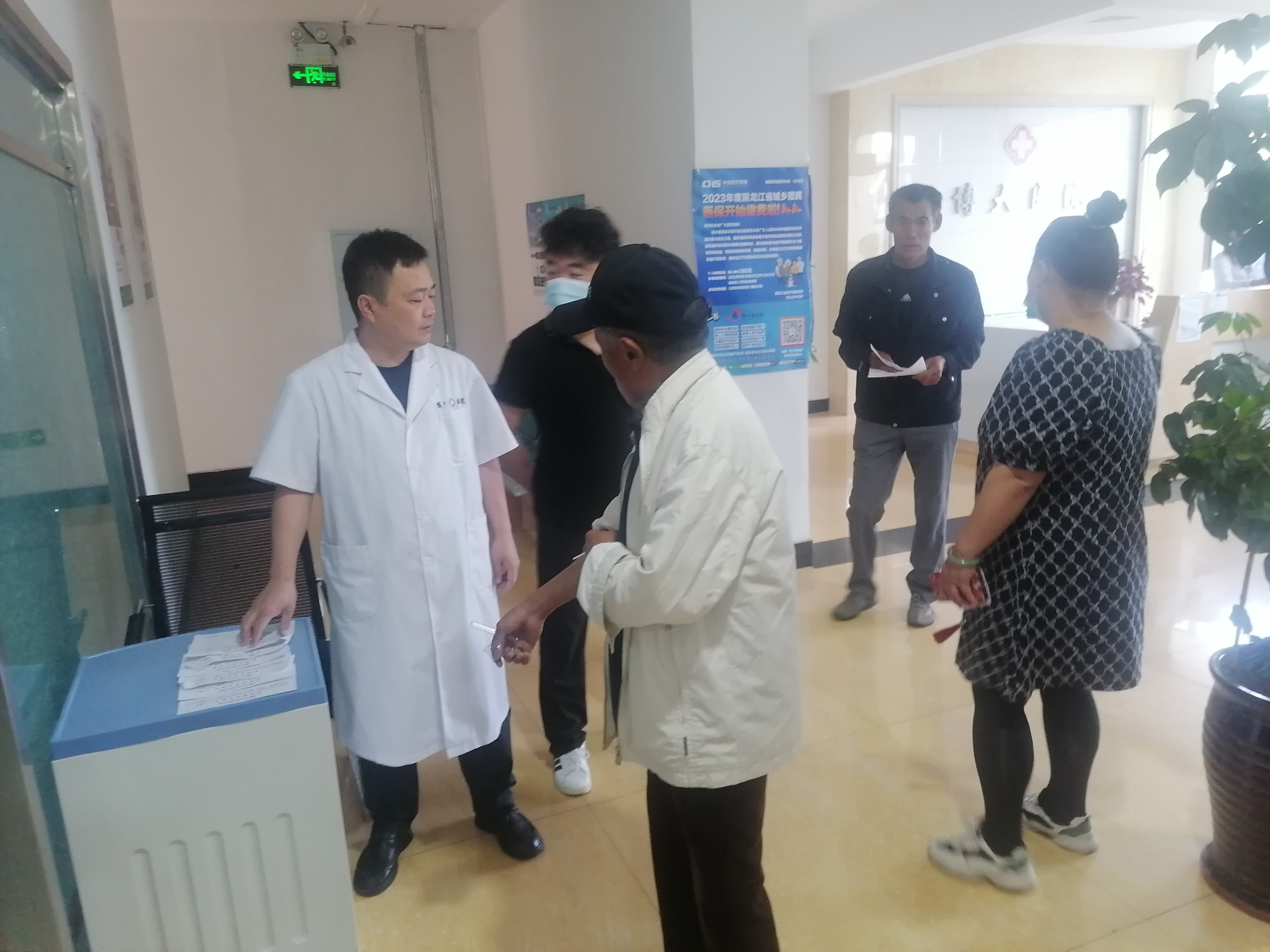 爱心义诊进乡村为民服务暖人心,爱心义诊为偏远乡村群众送健康