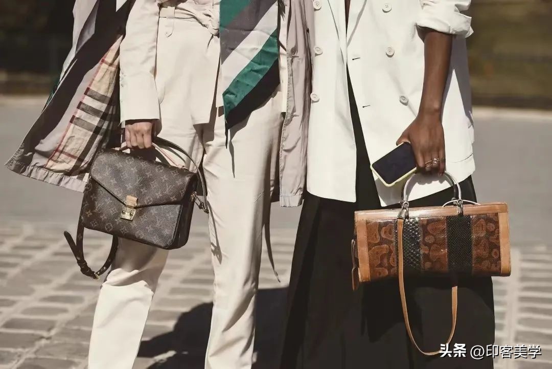当下时尚怪现象:富婆背假包,社畜吃土买二奢