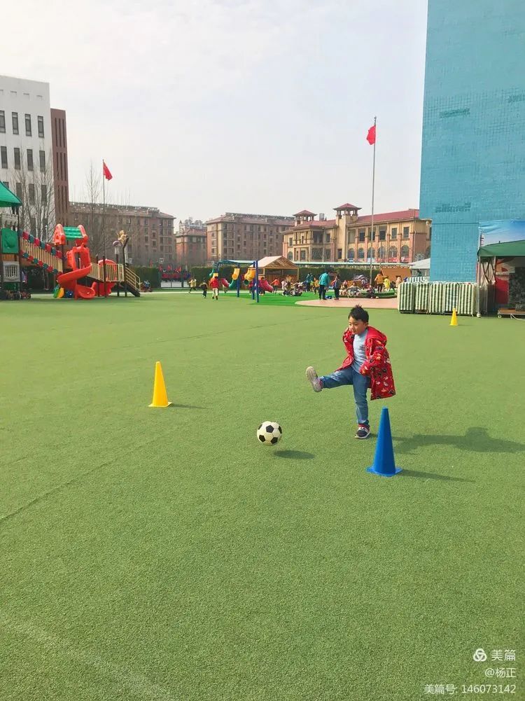 香蕉哥哥，一起动起来吧！奎文区实验幼儿园让更多的孩子逐梦绿茵