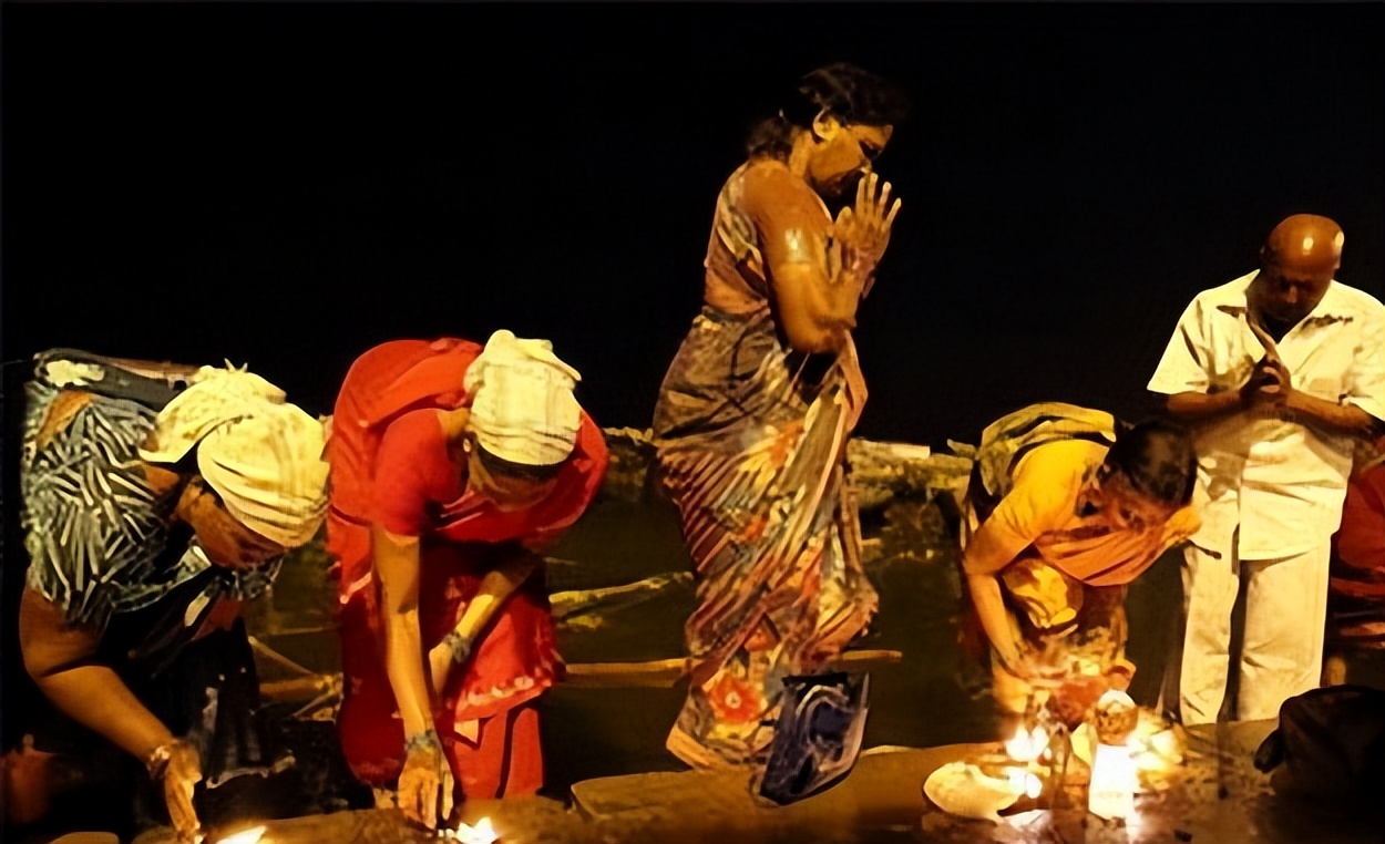 印度恒河夜祭旅游,恒河夜祭真实视频