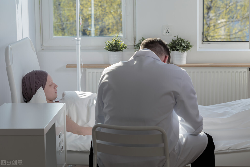 因无法接受这种手术方式，他硬着头皮多抗了2次化疗