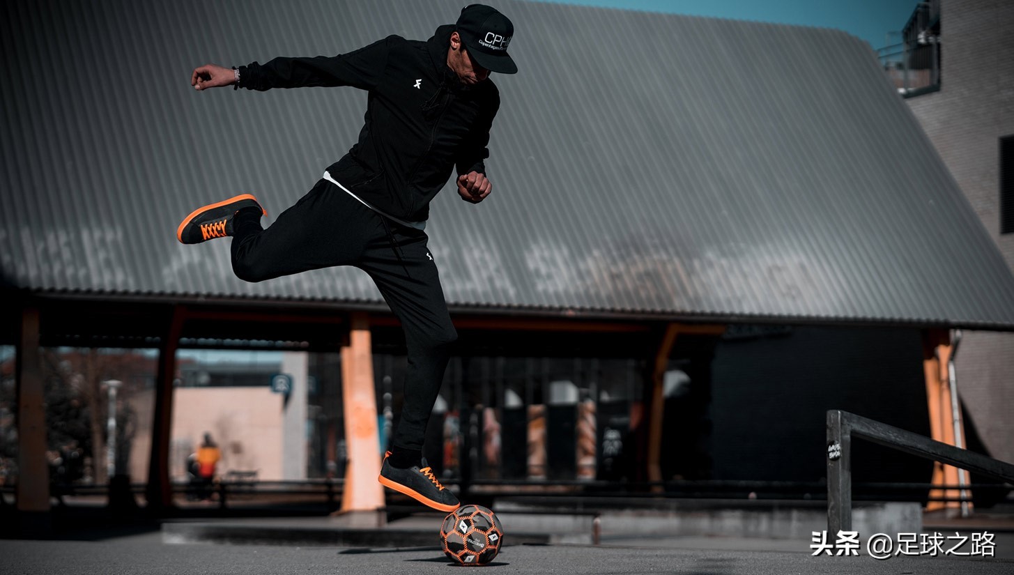 花式足球空中转圈技巧,简单实用的足球花式技巧