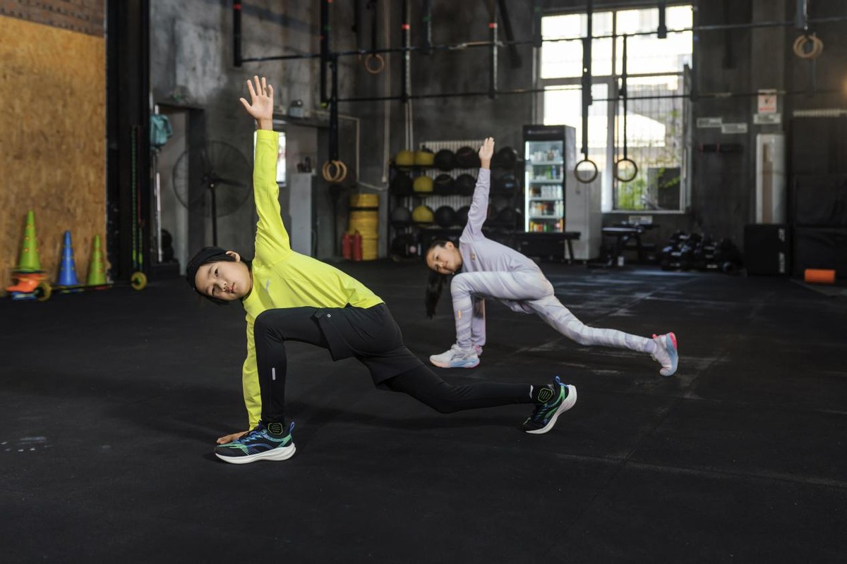 李宁夏季新品实体店,李宁young历史及logo的含义