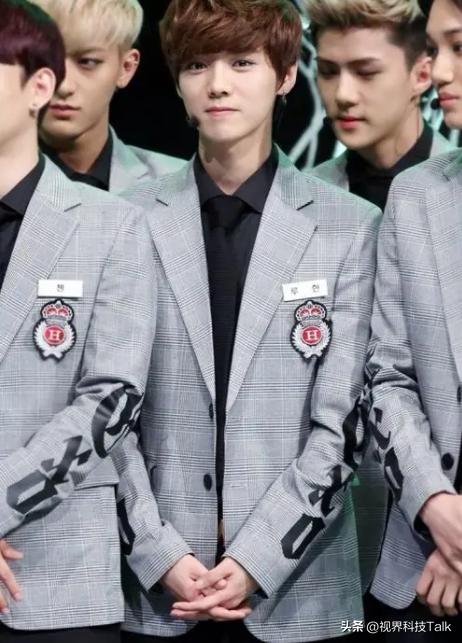 强吻、摸胸、掀裙底,这些男星究竟是真敬业,还是借戏揩油?