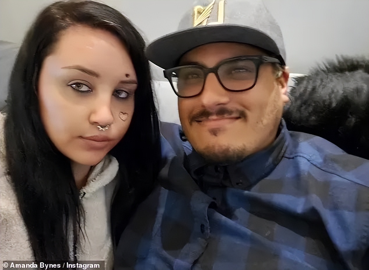 好莱坞女演员，赤身裸体在洛杉矶街头游荡，被关入精神病院