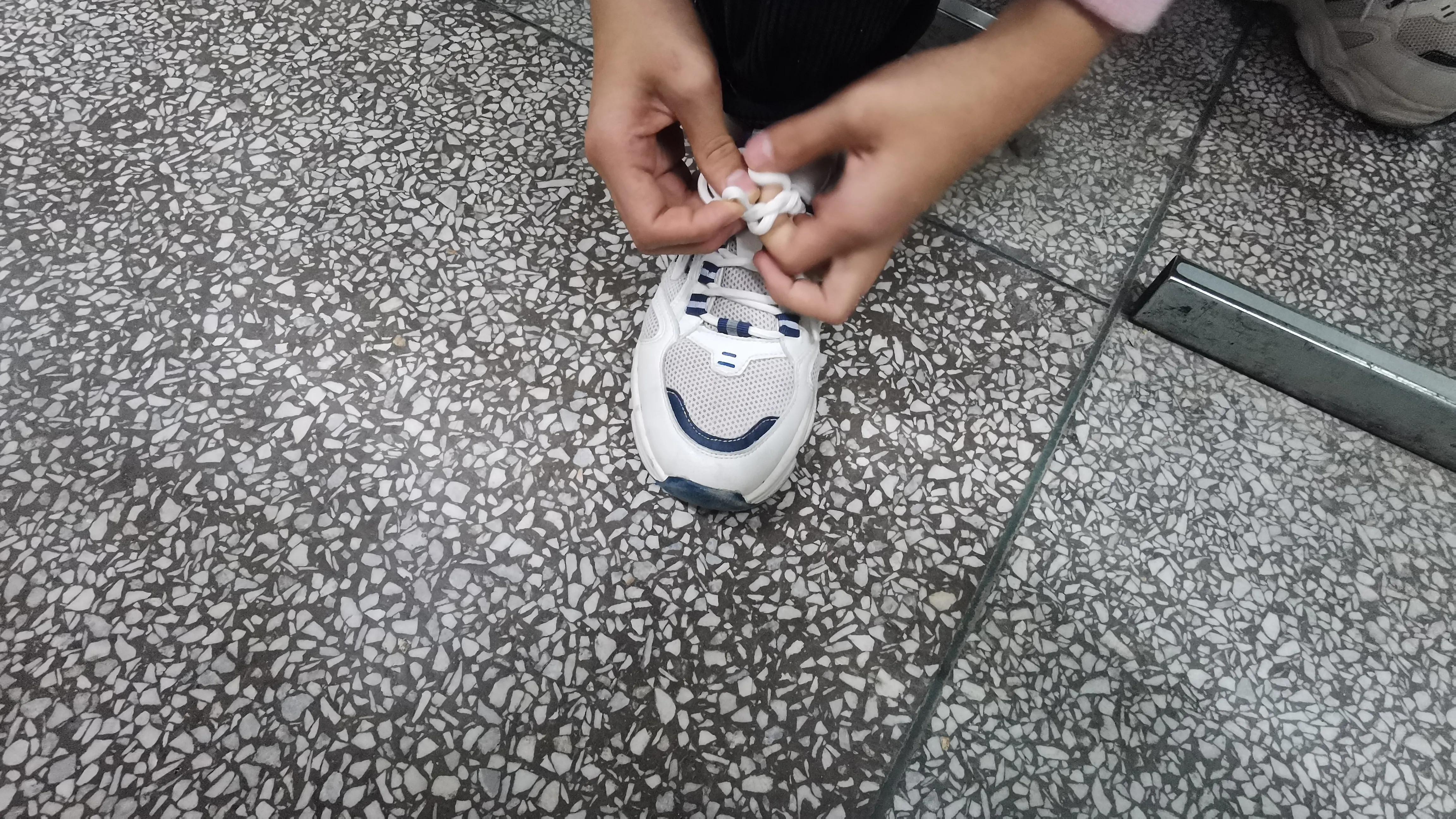 运动鞋鞋带时间长了系不紧怎么办,运动鞋鞋带系不住