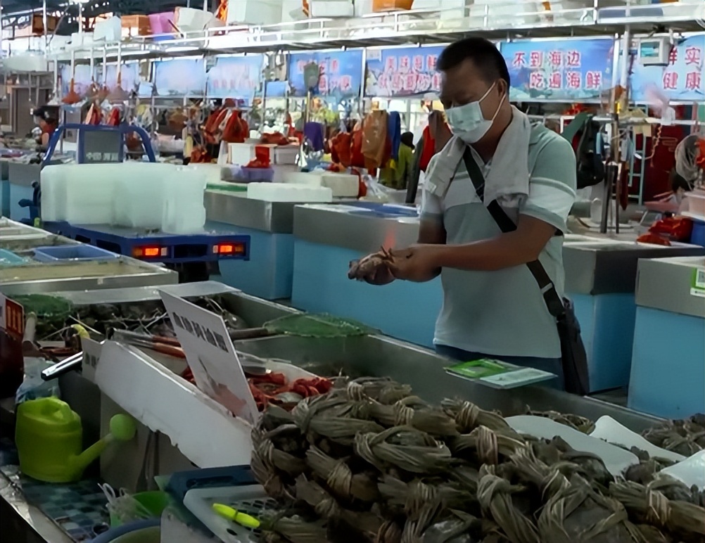 最大黄油蟹养殖户,男子养螃蟹