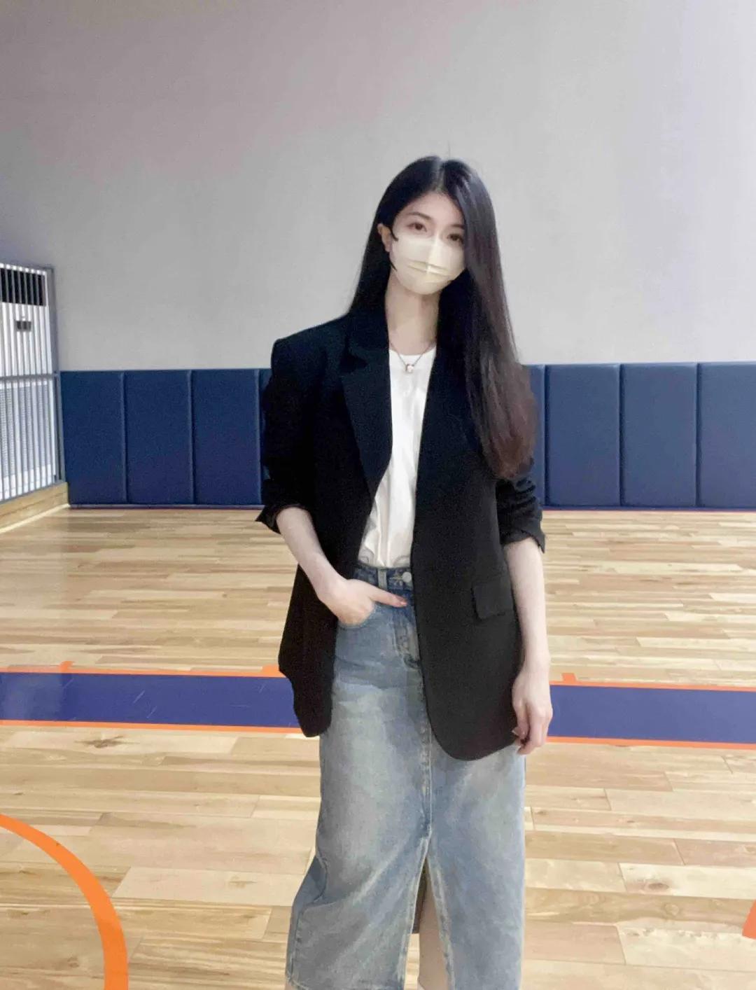 职场短袖西服怎么搭配好看,内搭衬衫搭西服