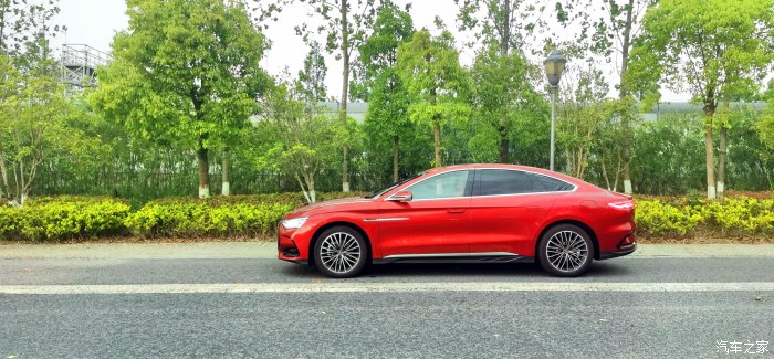 比亚迪汉dm大雨天怎么开安全,比亚迪汉dm-i尊享型夜间行驶