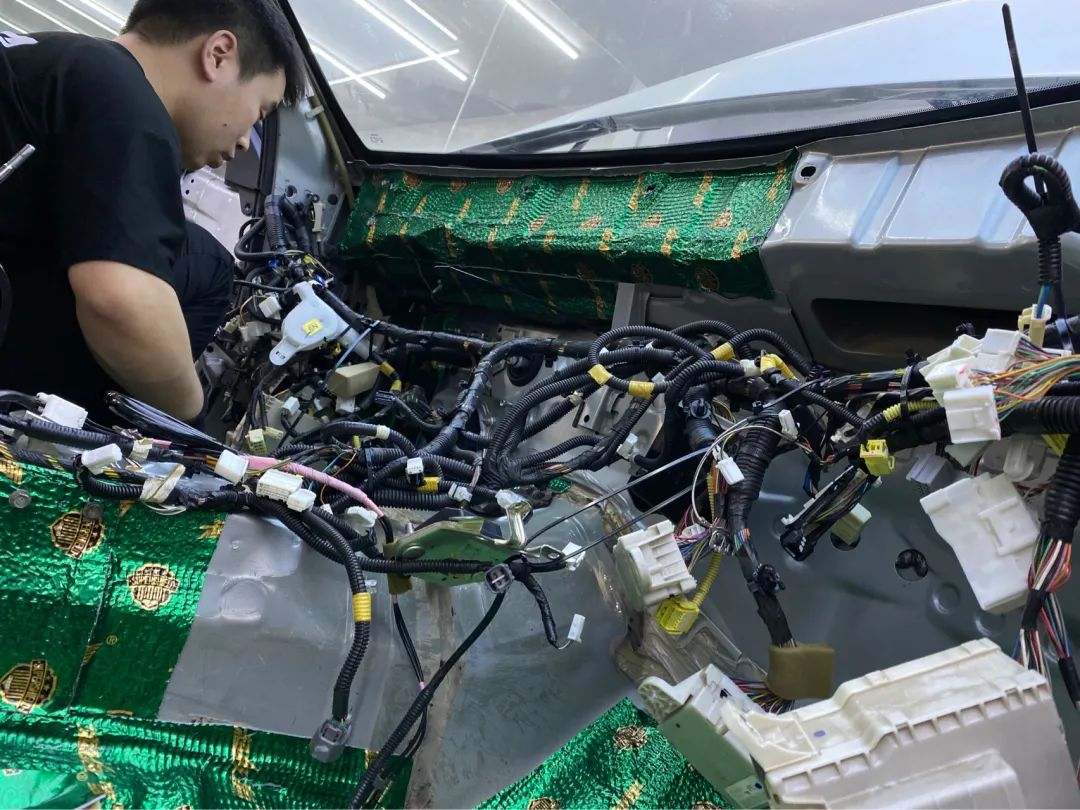 4代老皇冠翻新,翻新车十二代皇冠修复全过程