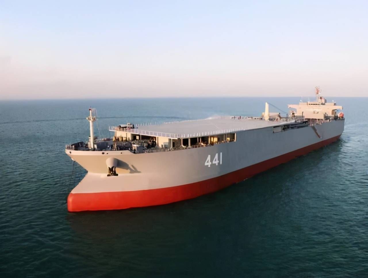 伊朗军舰靠泊巴西,伊朗船只发出信号