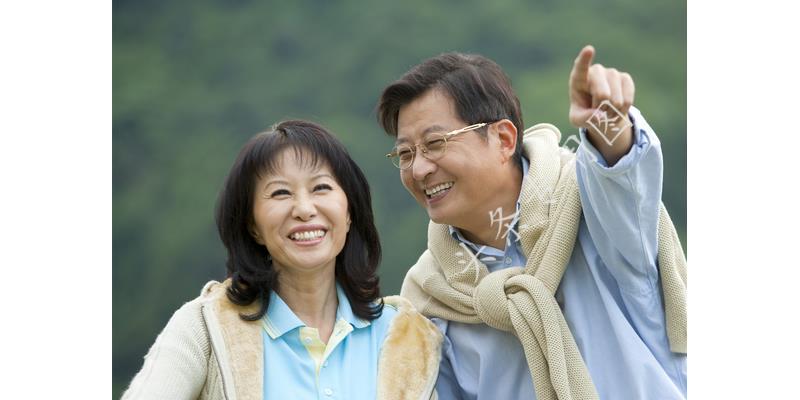 我带朋友去舅舅家摘大枣，舅妈要称斤收费，舅舅却说了这样的话