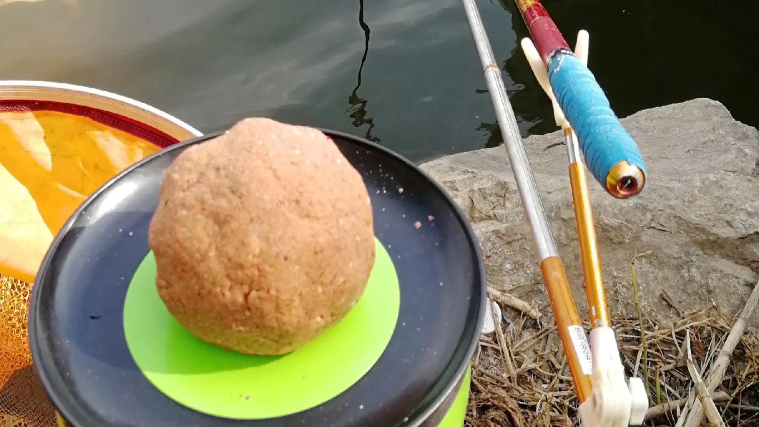 野钓聚鱼效果好的饵料,聚鱼饵料配方鲤鱼能用吗