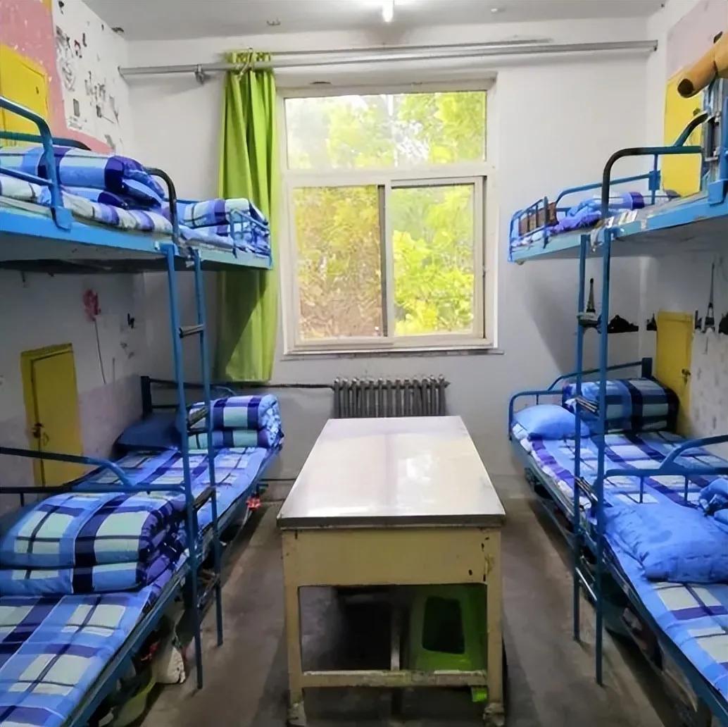 新生吐槽山东师范大学宿舍,寝室条件为何那么差?网友:知足吧