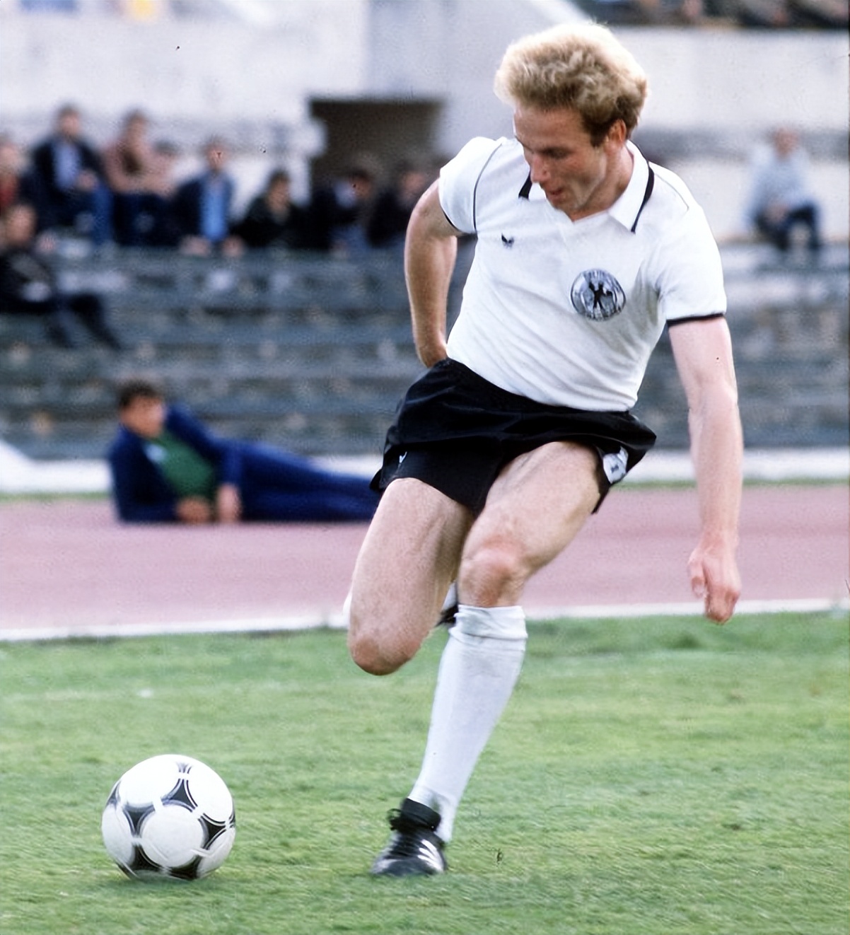 足球基本战术和技术,当今足球战术分析