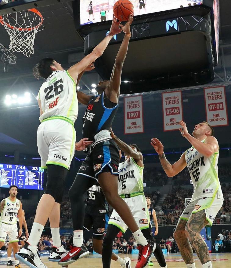 周琦大魔王夺冠,周琦落选常规赛mv