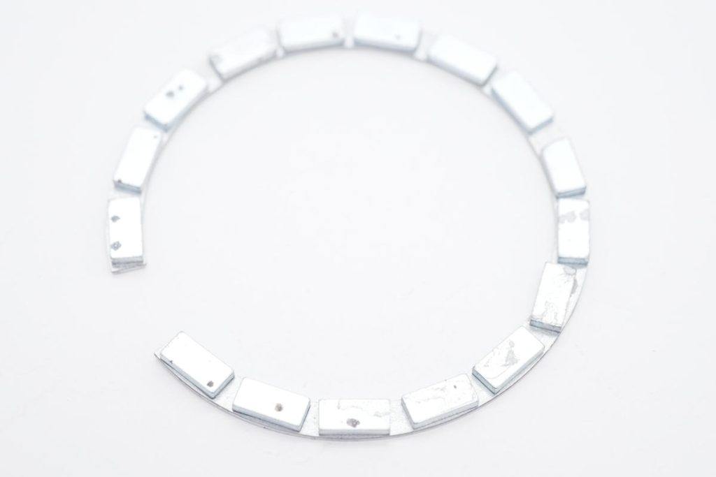 磁吸无线充电宝拆机测评,苹果原装磁吸充电器拆解