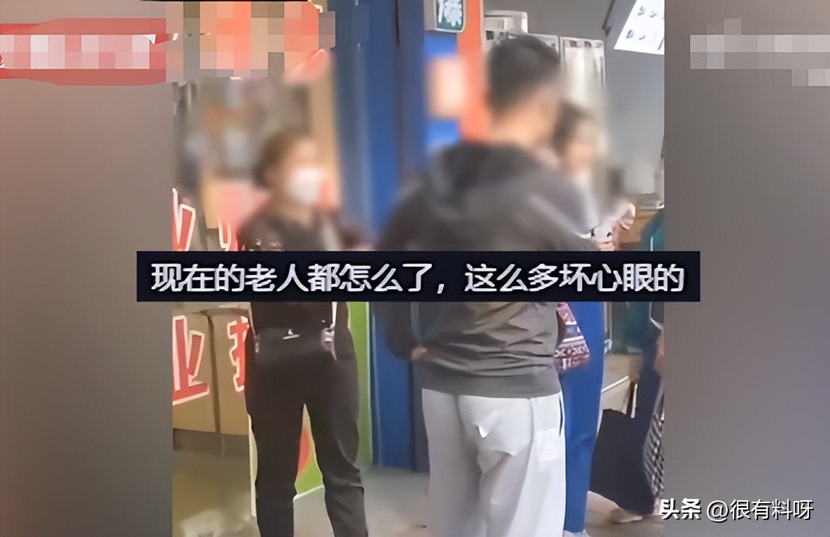 老人在路边捡到女孩的钱后续,老人捡到200元不愿归还女孩崩溃
