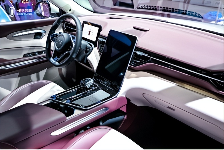 m9明星展台,一汽奔腾M9正式上市