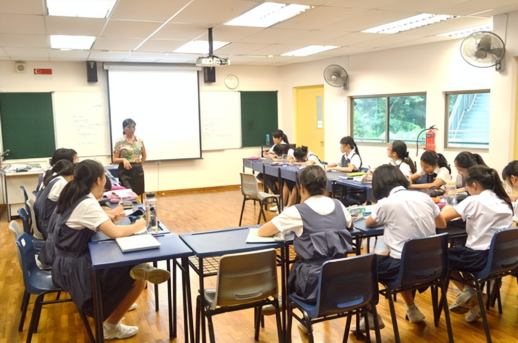 鑻卞崕濂虫牎,棣欐腐鑻卞崕鐢锋牎