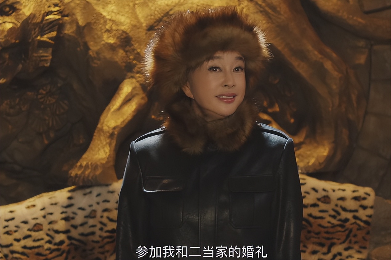 这才是刘晓庆70岁该有的样子,67岁刘晓庆穿红裙