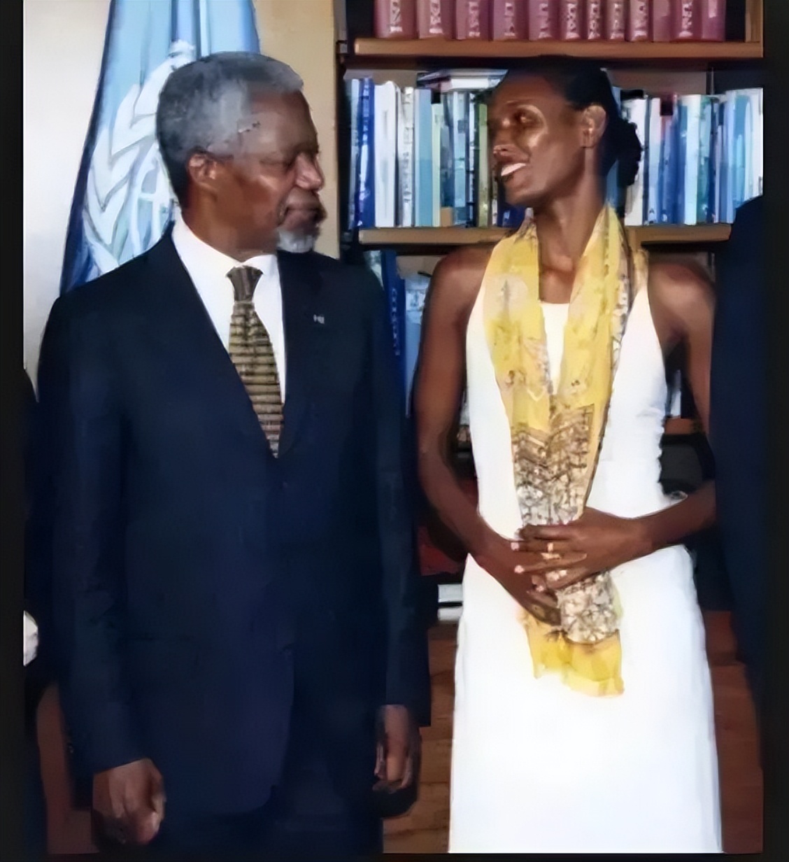 割礼比缠足更野蛮！第一位黑人超模华莉丝4岁被*暴强**，5岁惨遭割礼