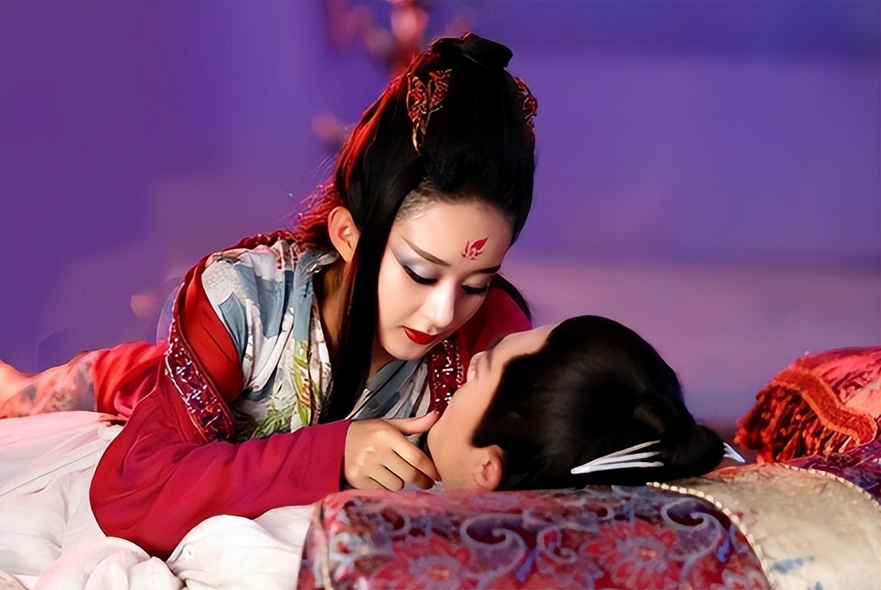 赵丽颖杨幂吻戏合集,赵丽颖回答和谁拍吻戏好