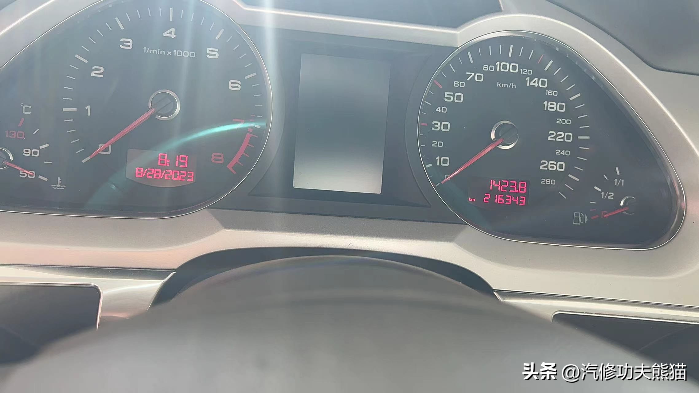 史诗级烧机油，刘团长都没遇到过，奥迪A6L2.8每50公里烧一升机油