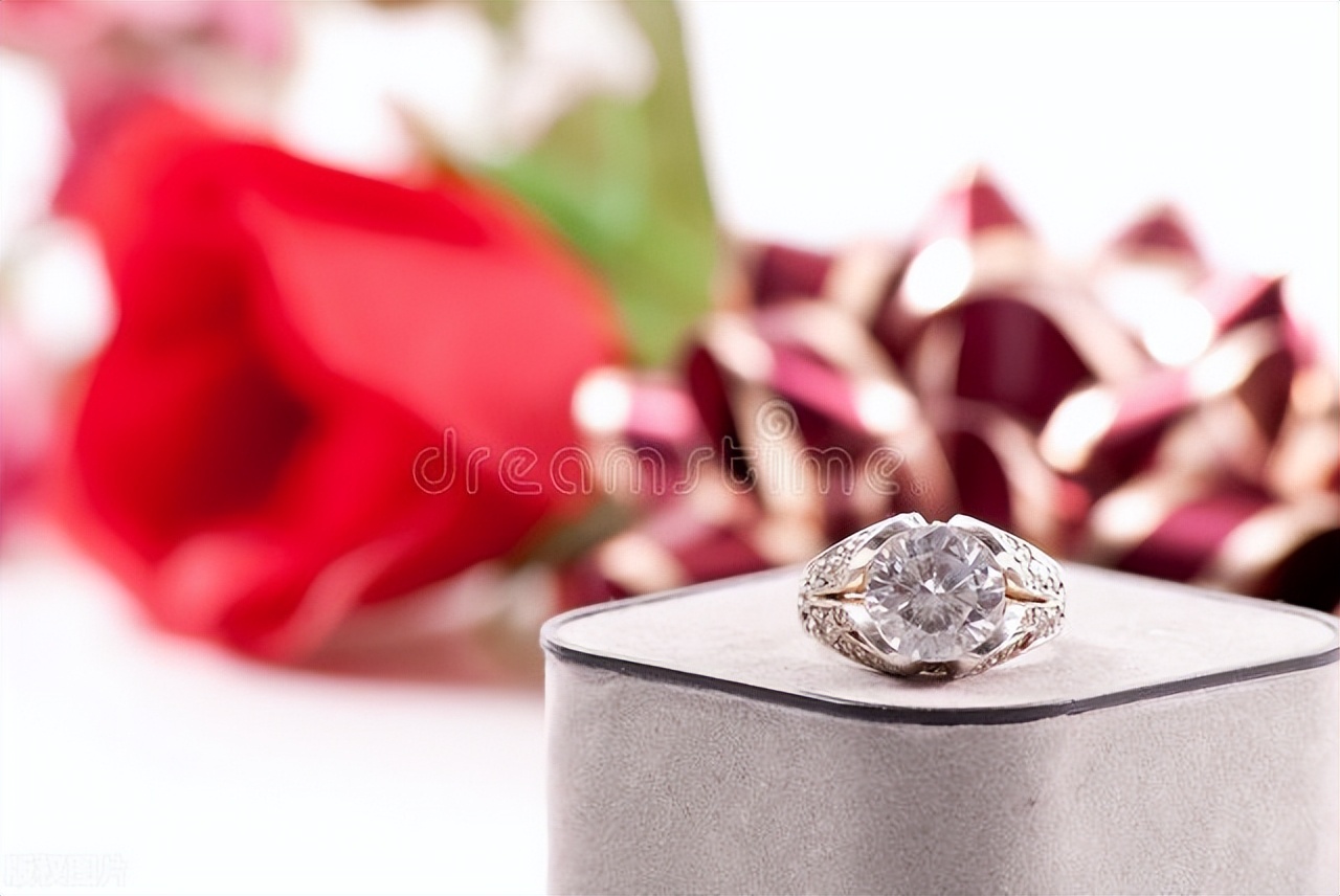 10克拉莫桑石钻戒价格多少钱啊,10克拉钻戒