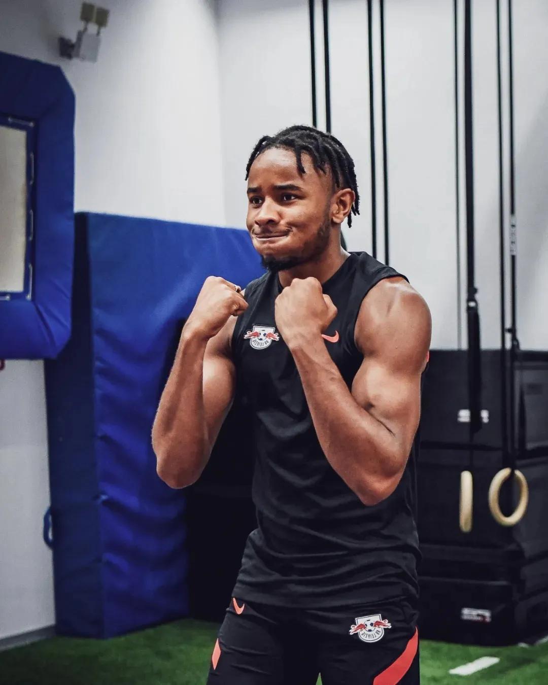 德尚看姆巴佩踢球,德尚评价姆巴佩2018年