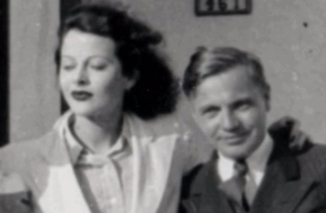 “裸奔*星艳**”和多位大佬的瓜！